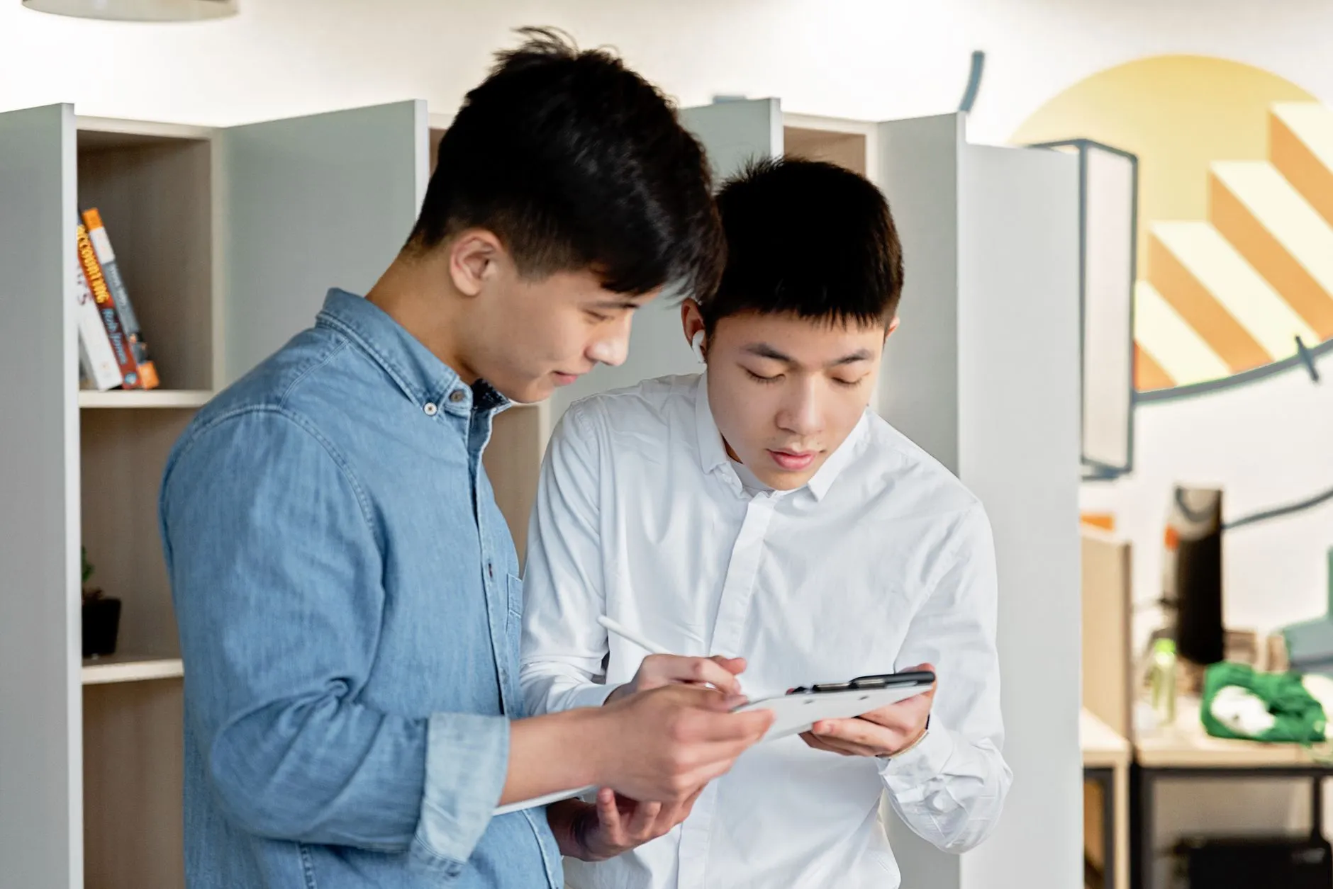 广州品牌2025年媒介策略报告编制要点与ROI分析实践